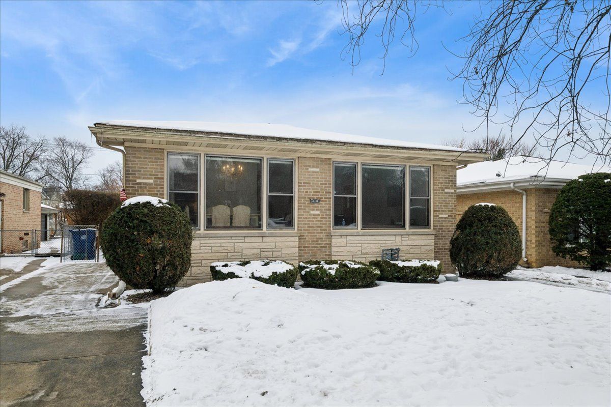 718 Lawler Avenue, Wilmette, IL 60091
