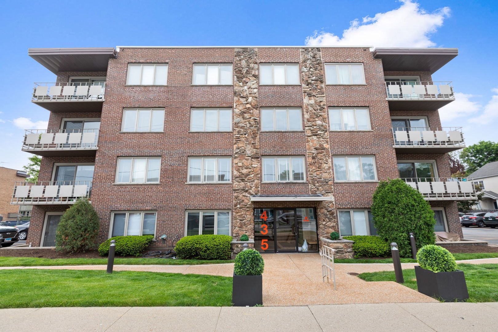 435 Ridge Road #108 — Wilmette, IL 60091