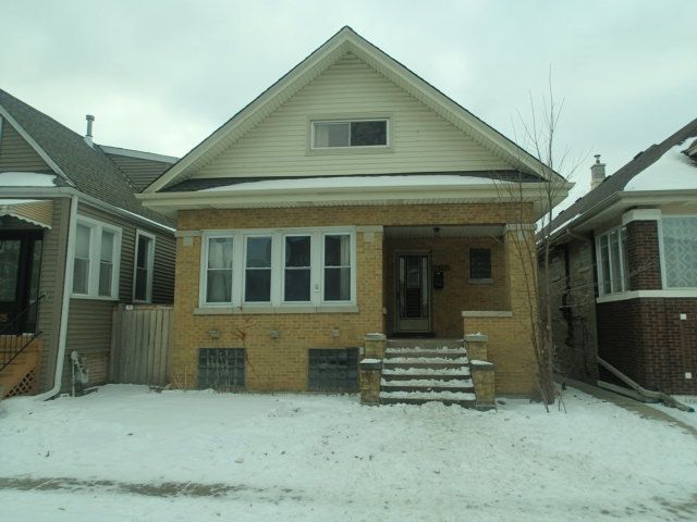 4927 waveland Avenue — Chicago, IL 60641