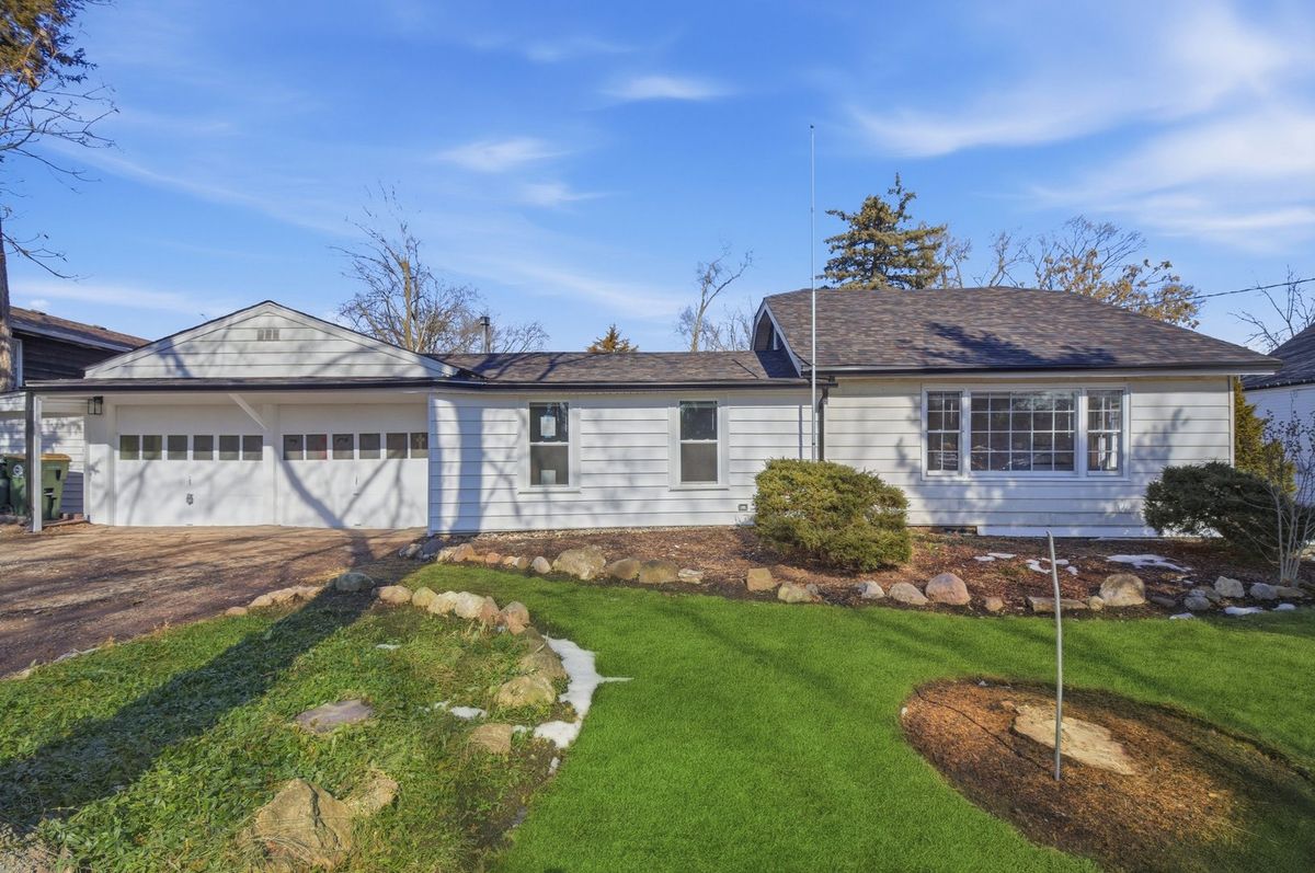 128 Channel Drive, Round Lake Beach, IL 60073