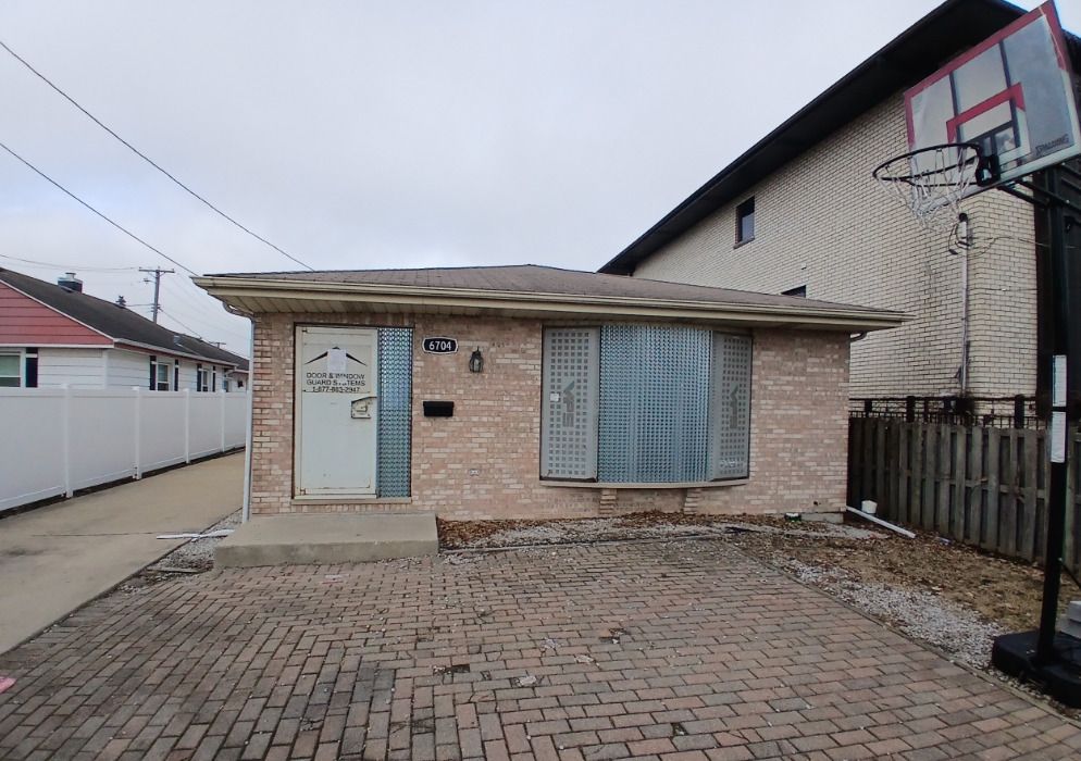 6704 Forest Preserve Drive, Harwood Heights, IL 60706