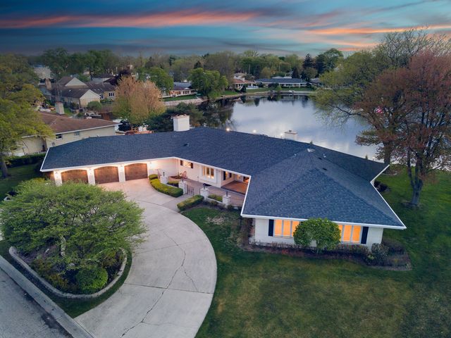 1990 Berry Lane — Des Plaines, IL 60018