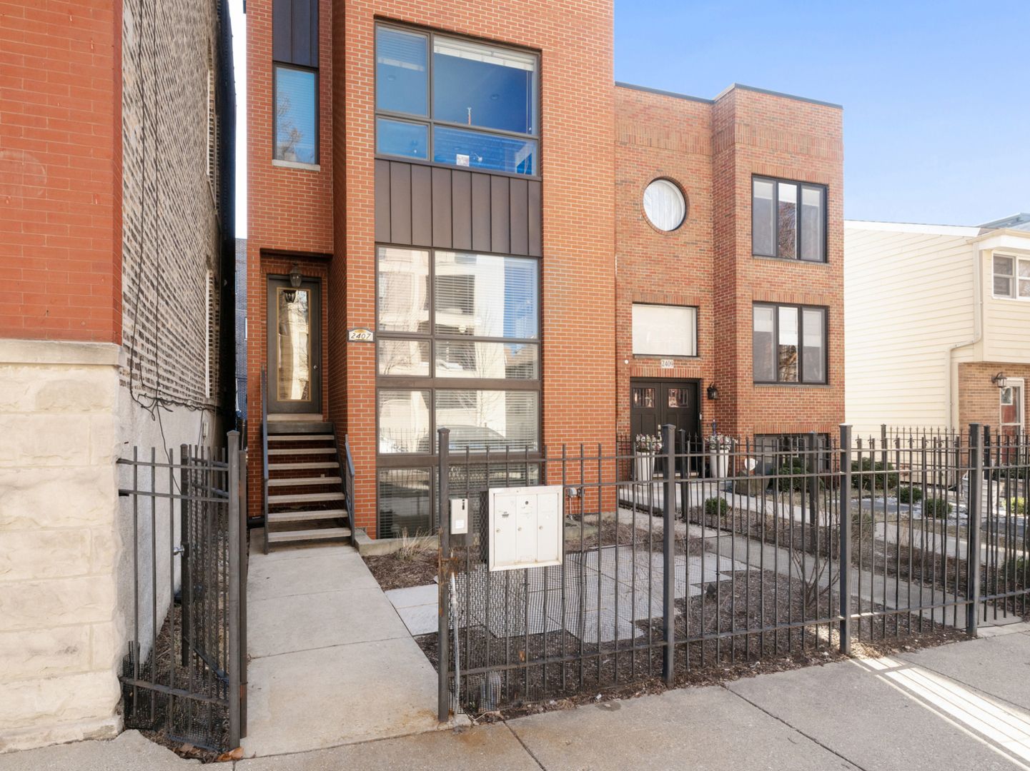 2407 W Moffat Street #1 — Chicago, IL 60647