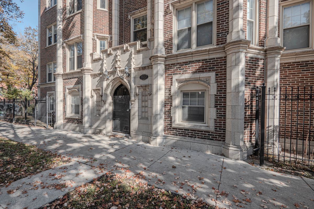 7037 Crandon Avenue, Chicago, IL 60649