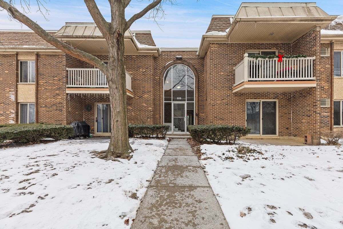 906 Alleghany Drive, Arlington Heights, IL 60004