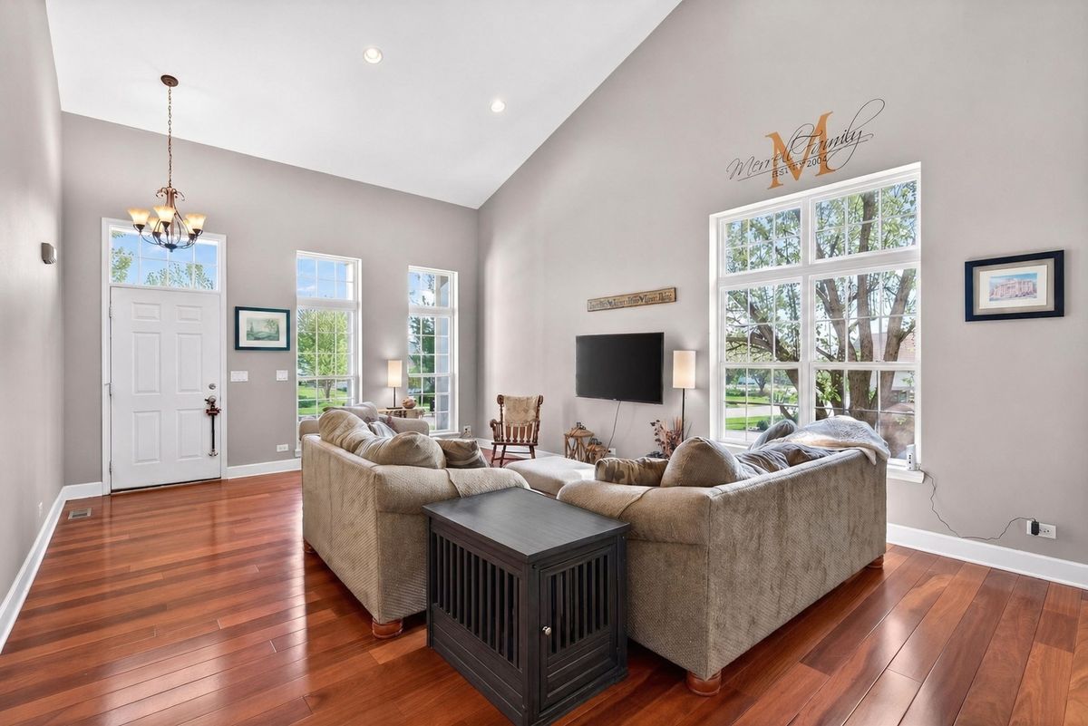 2107 Fairview Lane, Woodstock, IL 60098