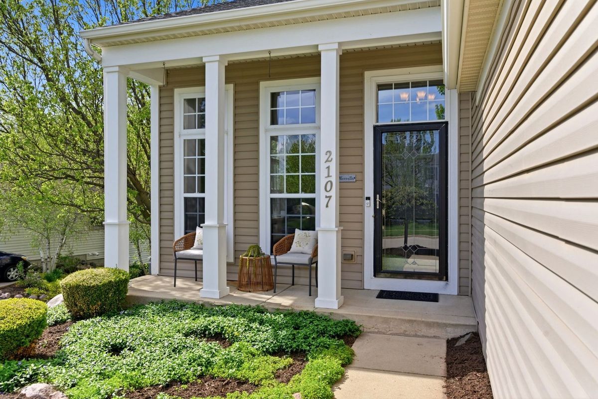 2107 Fairview Lane, Woodstock, IL 60098
