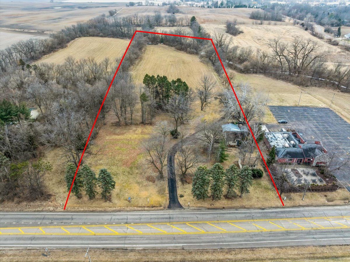 131 Oak Knoll Drive — Hampshire, IL 60140