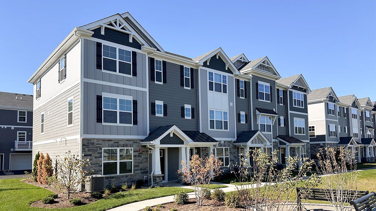 421 lakeshore Court — St. Charles, IL 60174