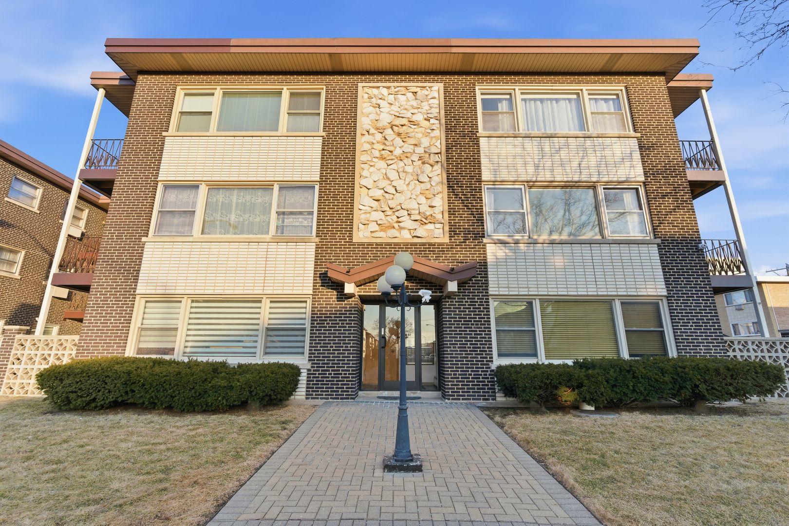 3001 N PARIS Avenue #207 — River Grove, IL 60171