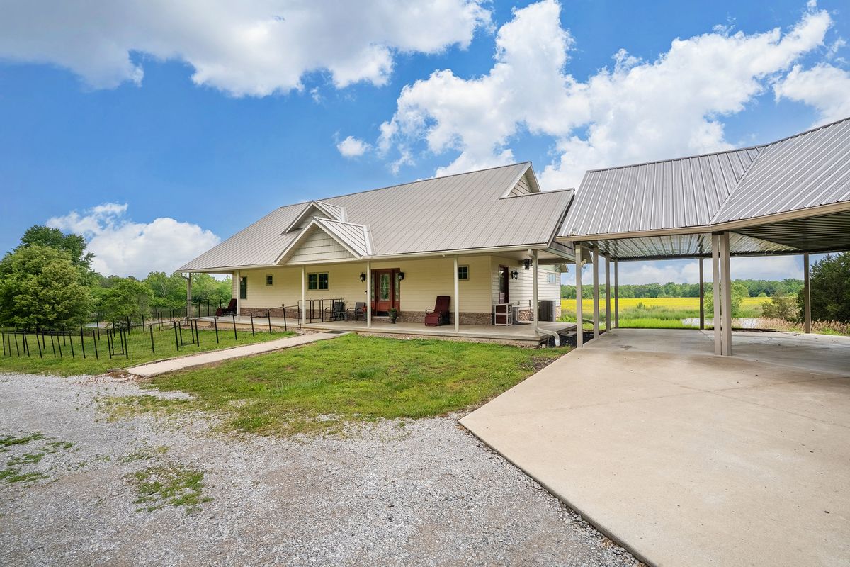 3350 N McGeesville Road, Carbondale, IL 62902