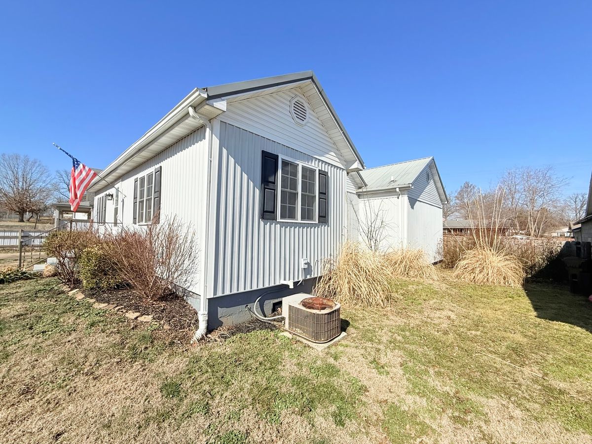 233 W Mcclernand Avenue, Shawneetown, IL 62984