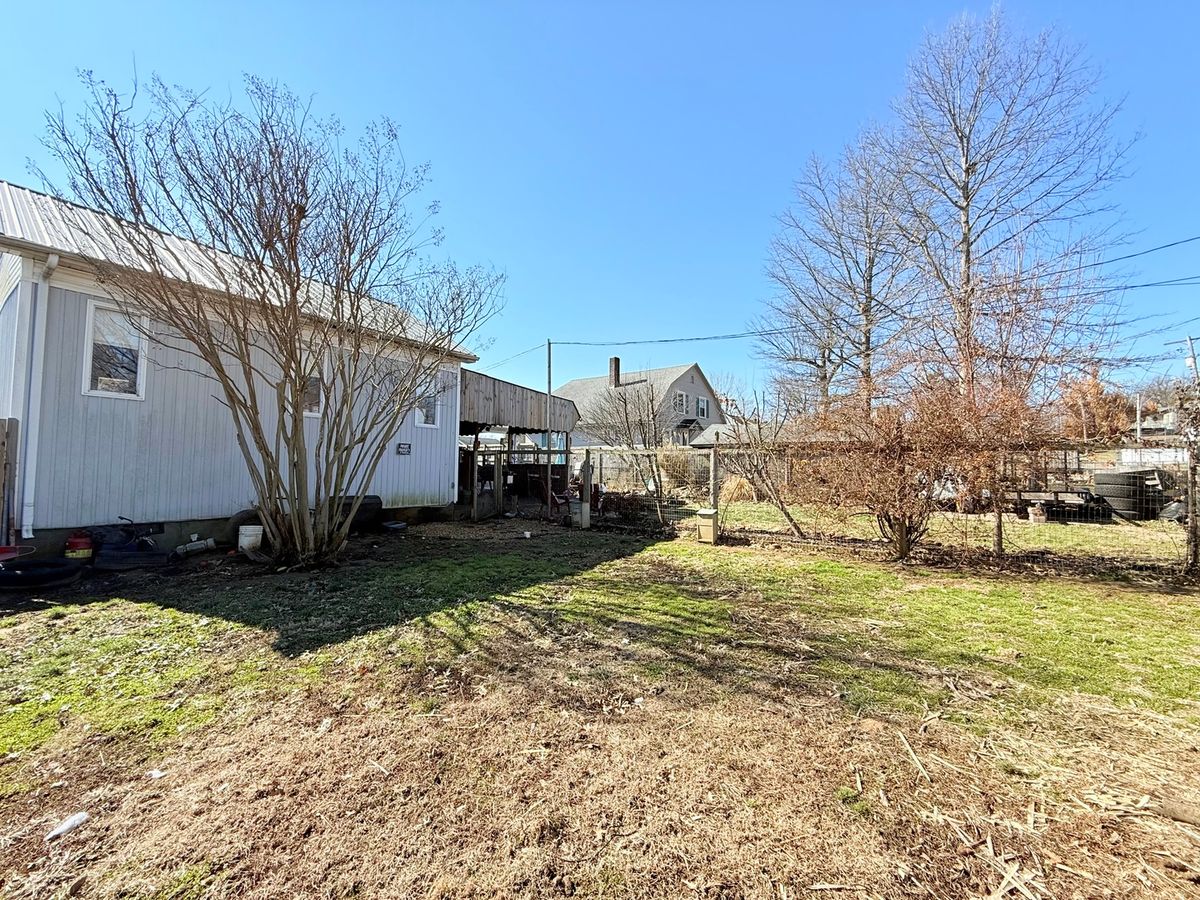 233 W Mcclernand Avenue, Shawneetown, IL 62984