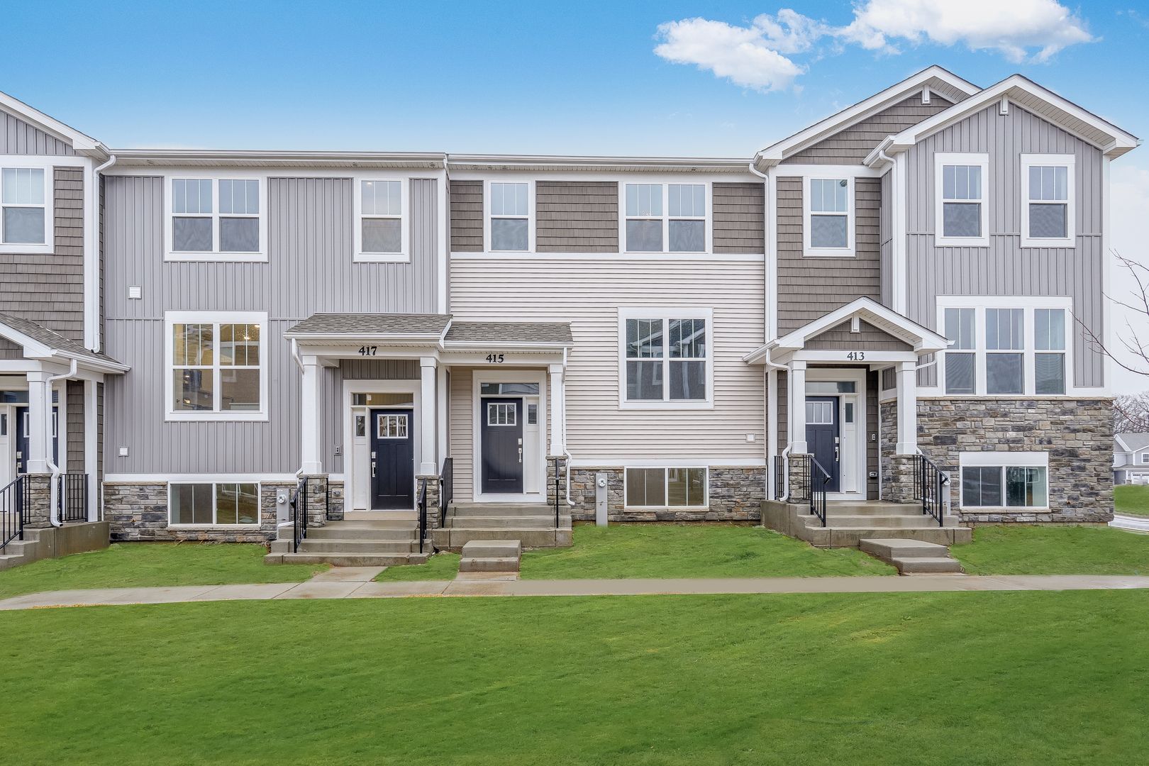 415 Red Oak Circle — Volo, IL 60020