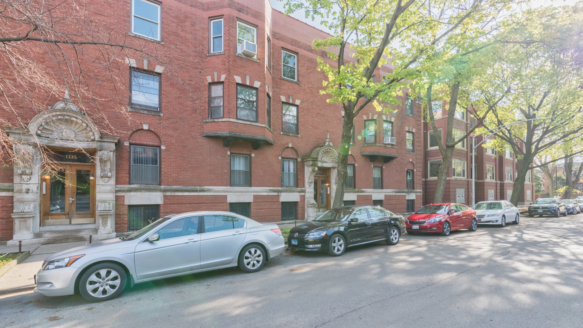 1327 E 52nd Street #302 — Chicago, IL 60615