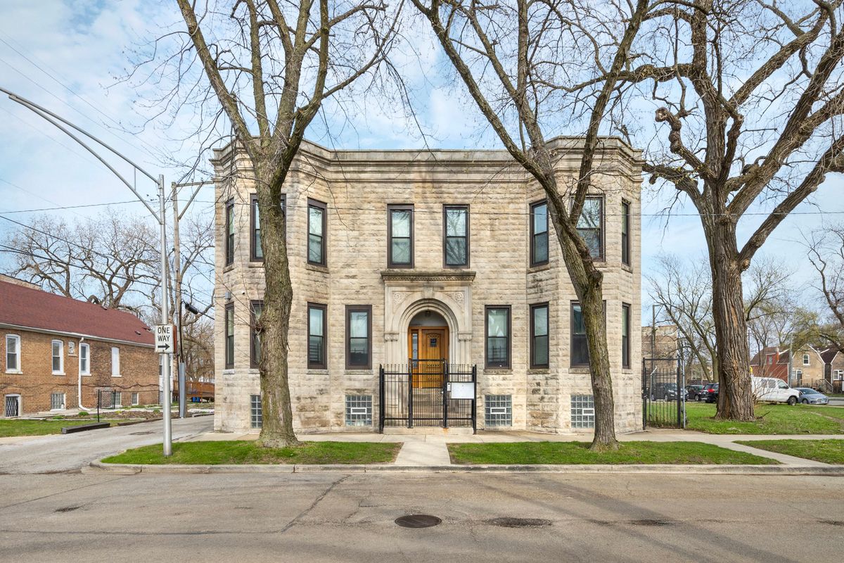 6649 Rhodes Avenue, Chicago, IL 60637