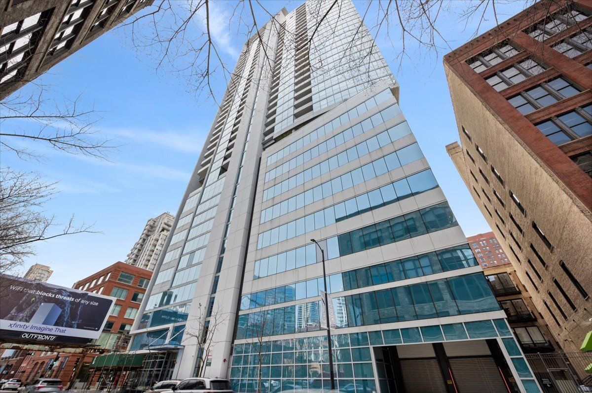 303 W Ohio Street #1808 — Chicago, IL 60654