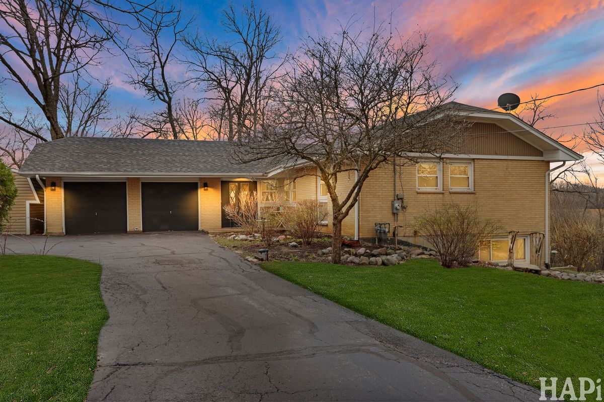 25661 Blakely Parkway, Wauconda, IL 60084