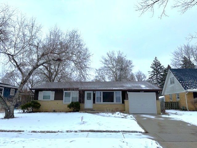 1229 Algonquin Drive, Elgin, IL 60120