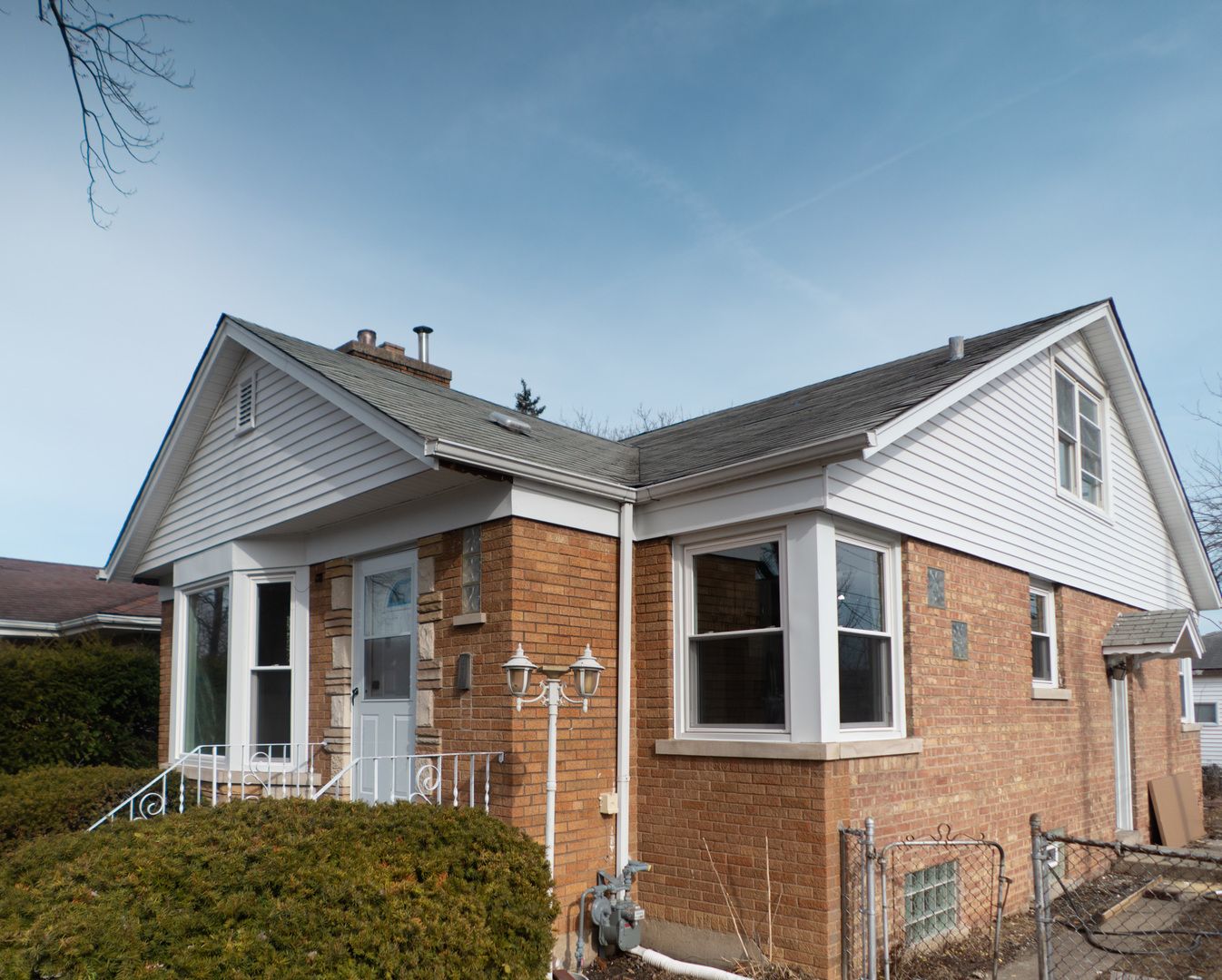 9451 S Lawndale Avenue — Evergreen Park, IL 60805