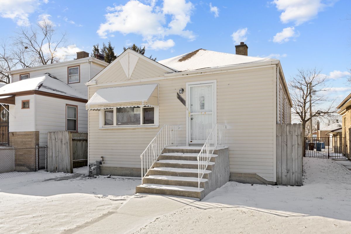 12338 Elizabeth Street, Calumet Park, IL 60827