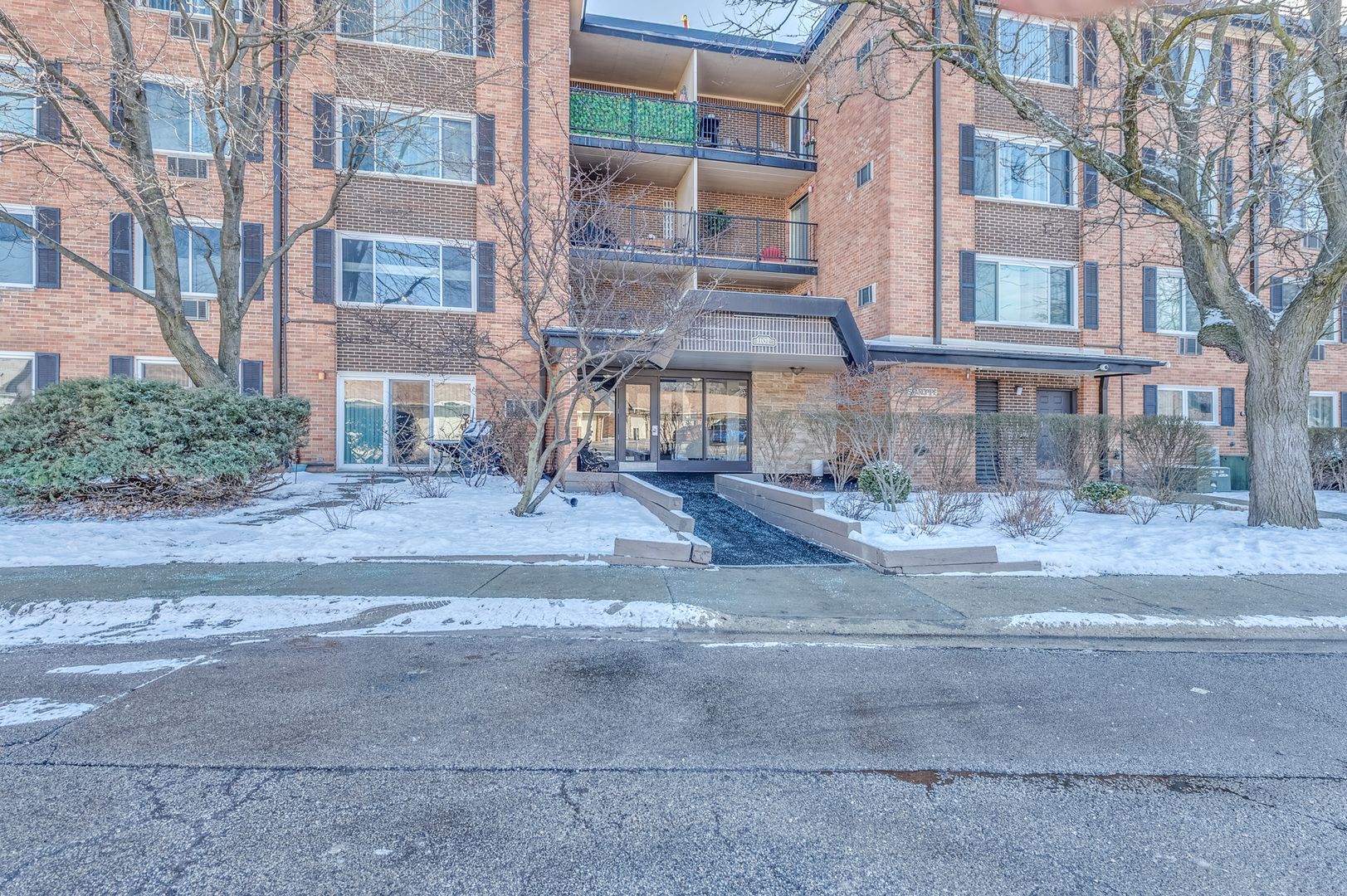 1107 S Old Wilke Road #103 — Arlington Heights, IL 60005