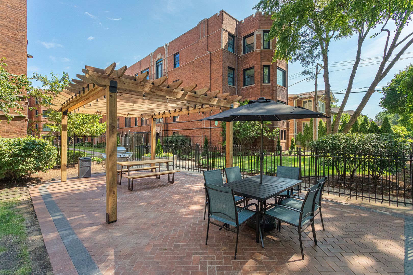 1556 W Juneway Terrace #1P — Chicago, IL 60626