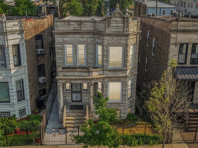 3220 W Polk Street #1 — Chicago, IL 60624