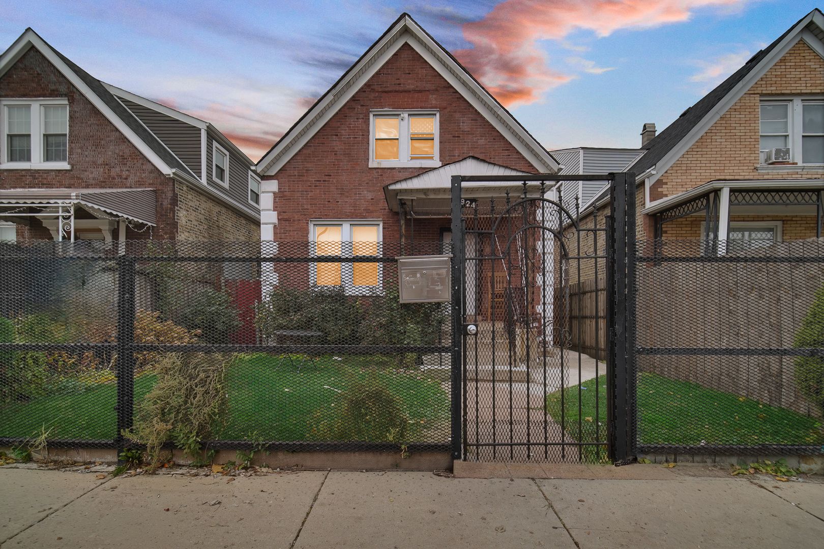 924 N PULASKI Avenue — Chicago, IL 60651