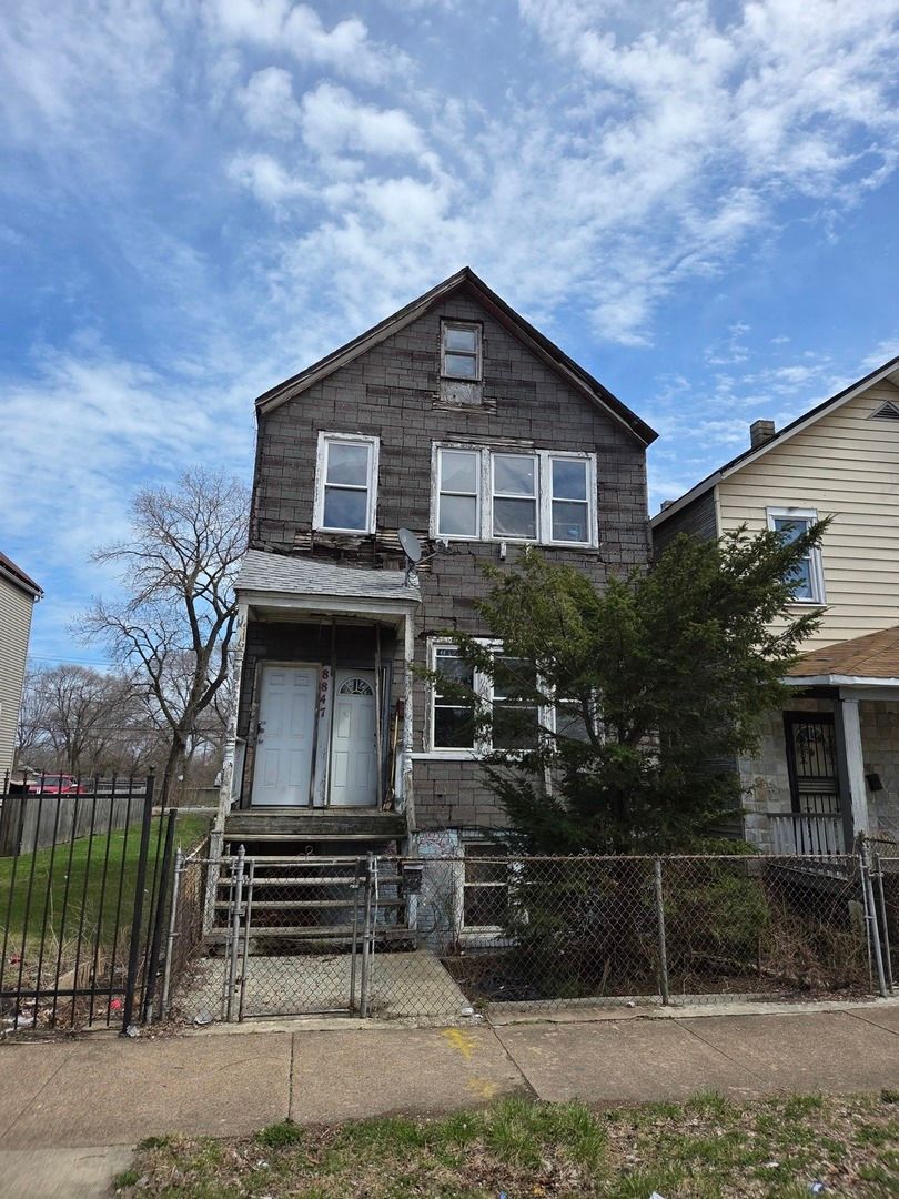 8847 S BURLEY Avenue — Chicago, IL 60617