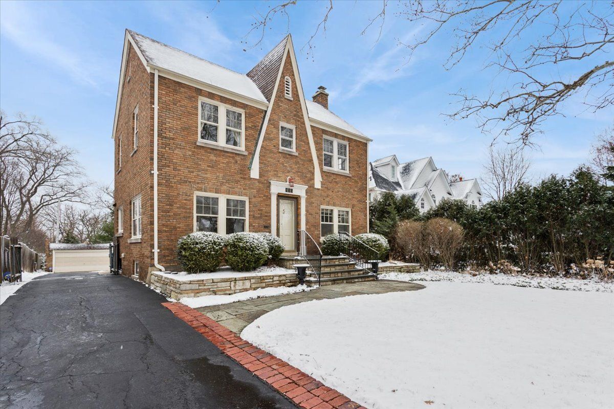 435 Garfield Avenue, Hinsdale, IL 60521