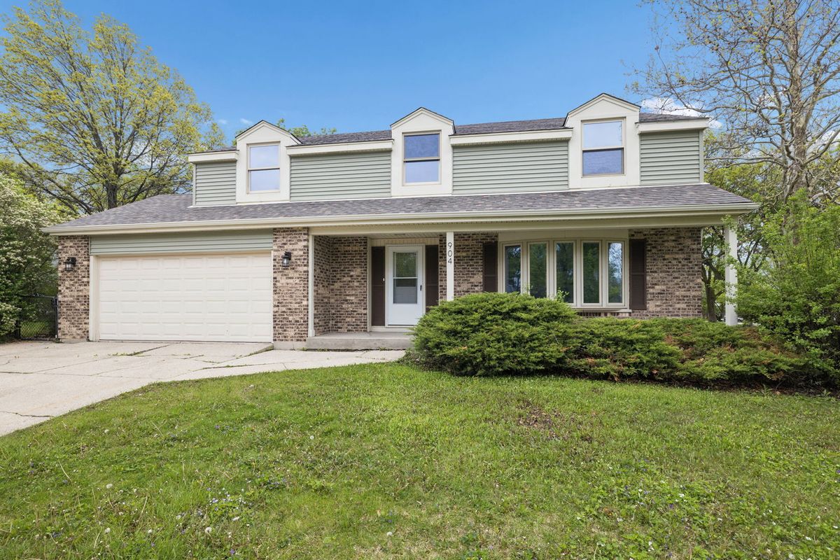 904 Iroquois Avenue, Naperville, IL 60563