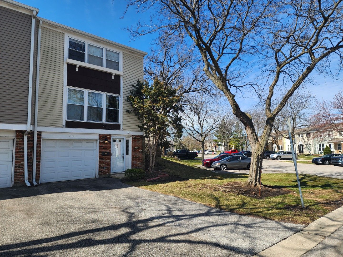 2011 Farnham Court — Schaumburg, IL 60194