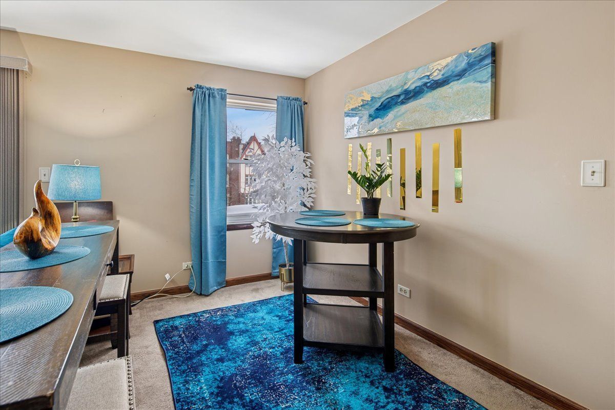 475 SHENSTONE Road #304, Riverside, IL 60546