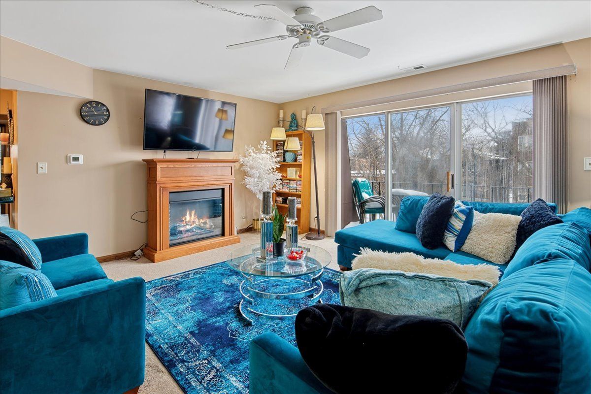 475 SHENSTONE Road #304, Riverside, IL 60546