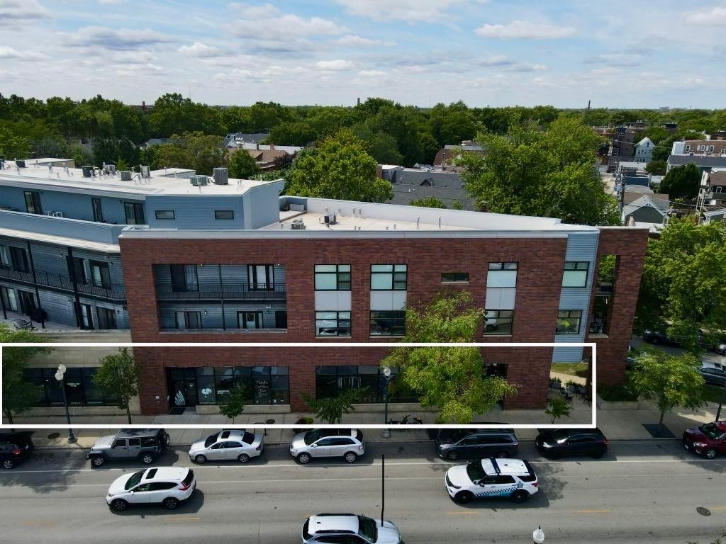 3740 N Lincoln Avenue — Chicago, IL 60613