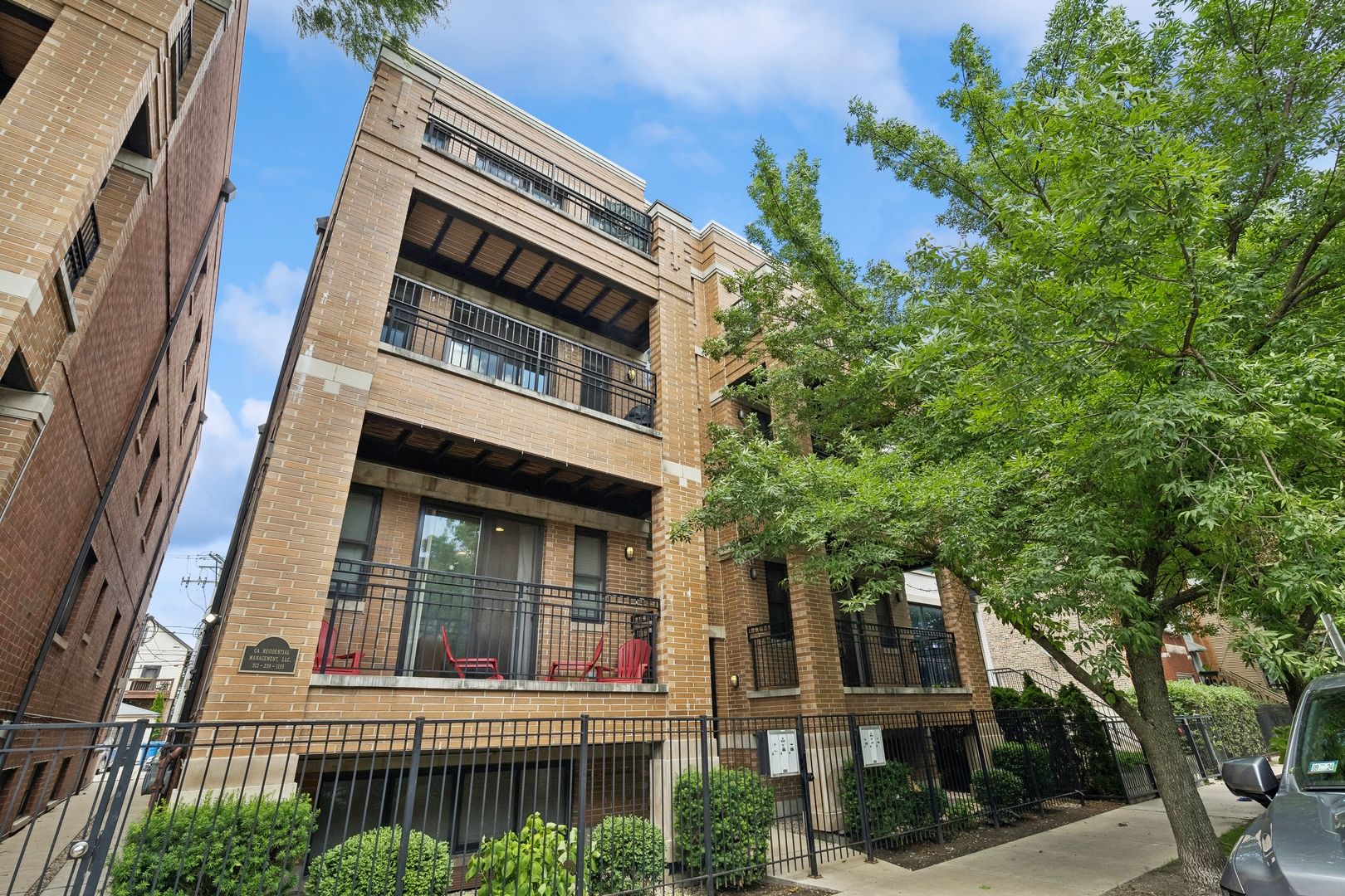 1952 W Erie Street #1W — Chicago, IL 60622