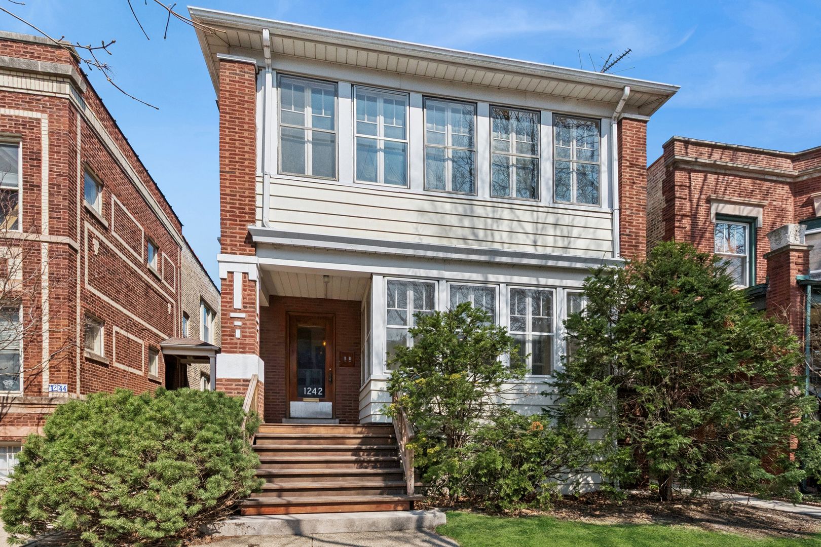 1242 W ELMDALE Avenue — Chicago, IL 60660
