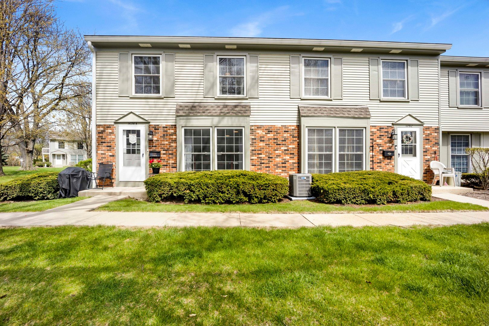 1678 Trowbridge Court #B — Wheaton, IL 60189