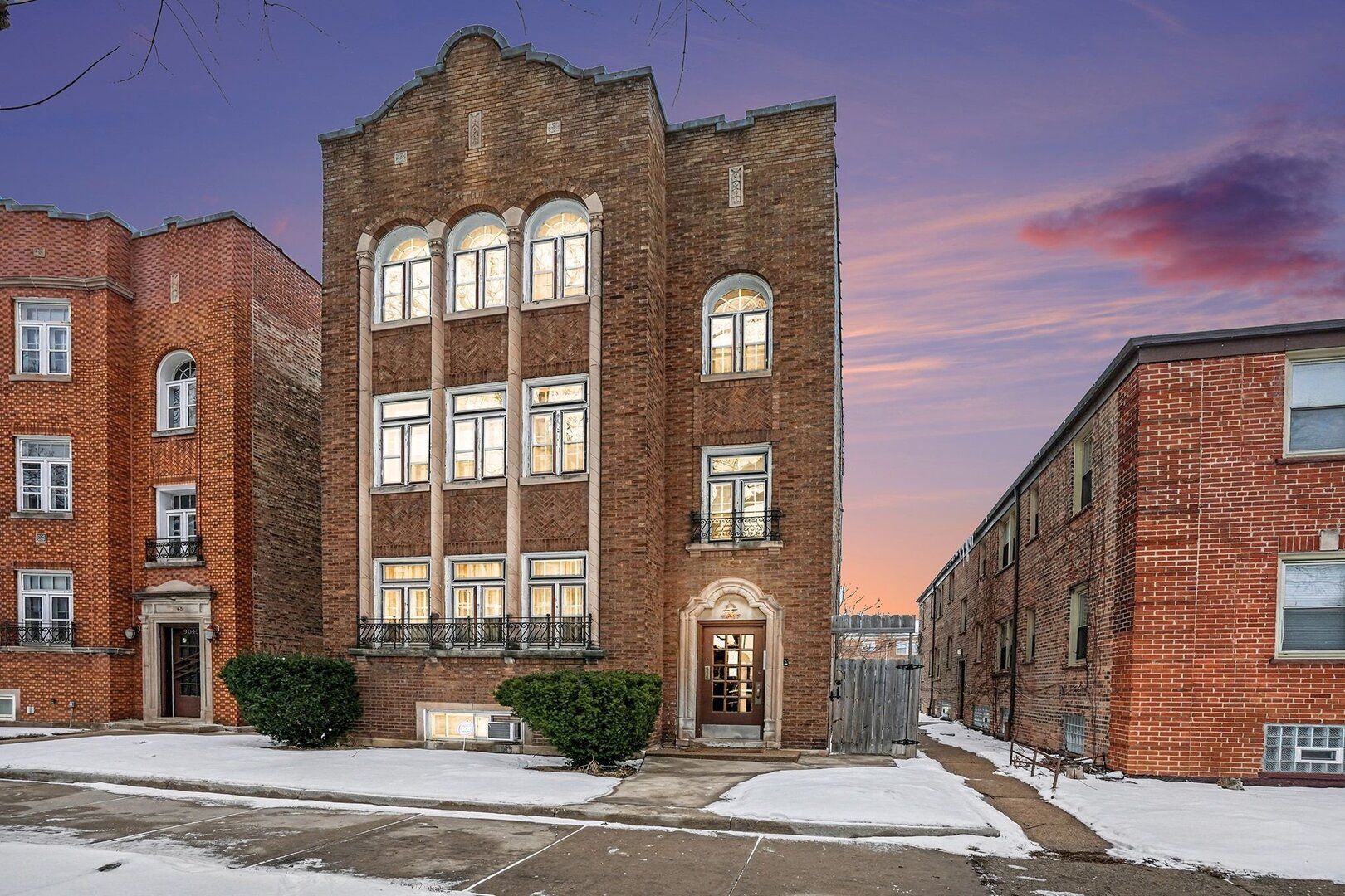 9047 S LAFLIN Street — Chicago, IL 60620