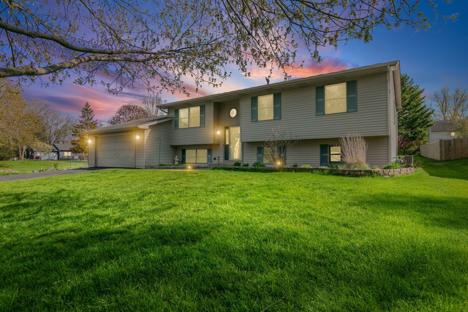 3505 W Beach Drive — McHenry, IL 60050