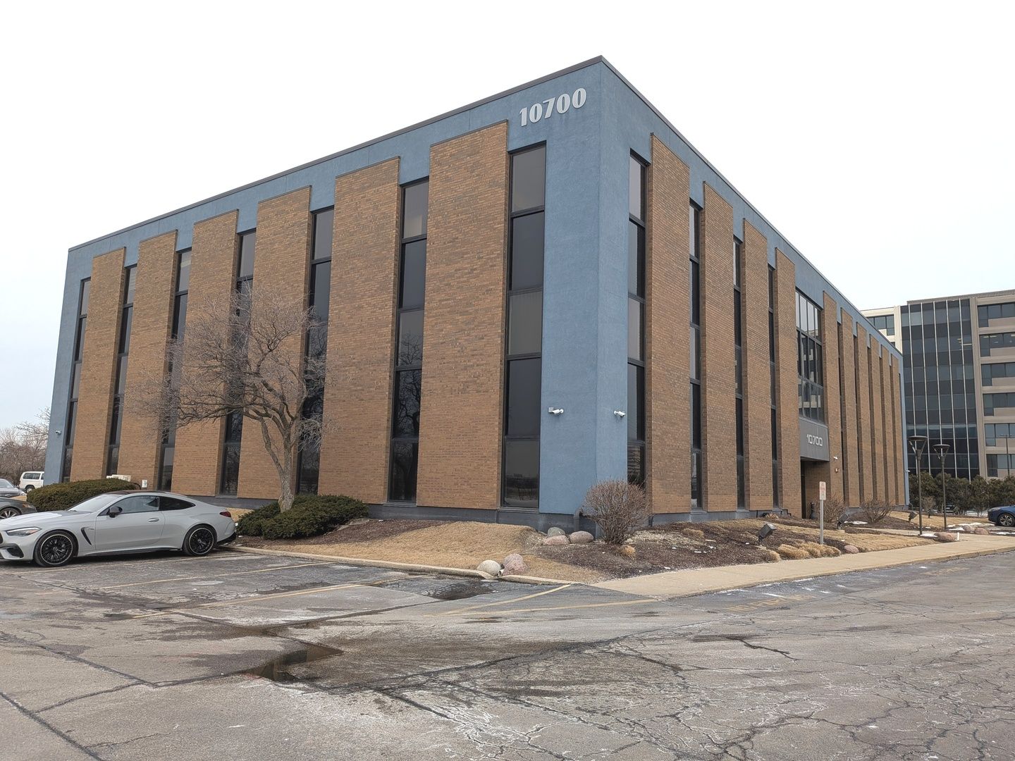 10700 W Higgins Road #340 — Rosemont, IL 60018