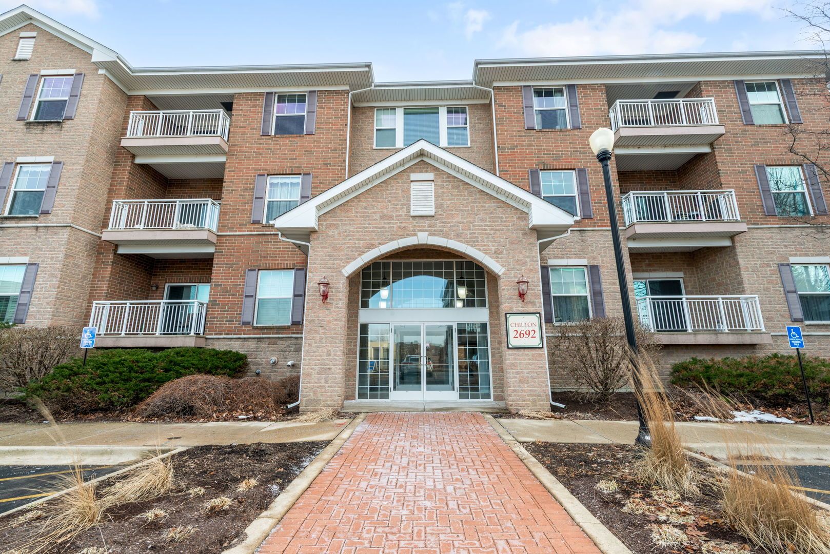 2692 Stone Circle #209 — Geneva, IL 60134