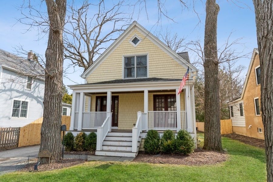 1297 Edgewood Road — Lake Forest, IL 60045