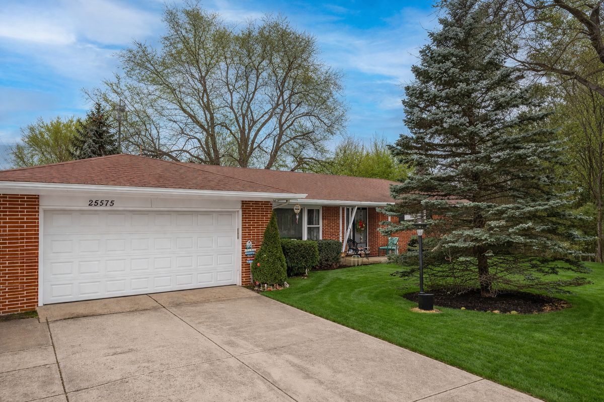 25575 Fairfield Road, Hawthorn Woods, IL 60047