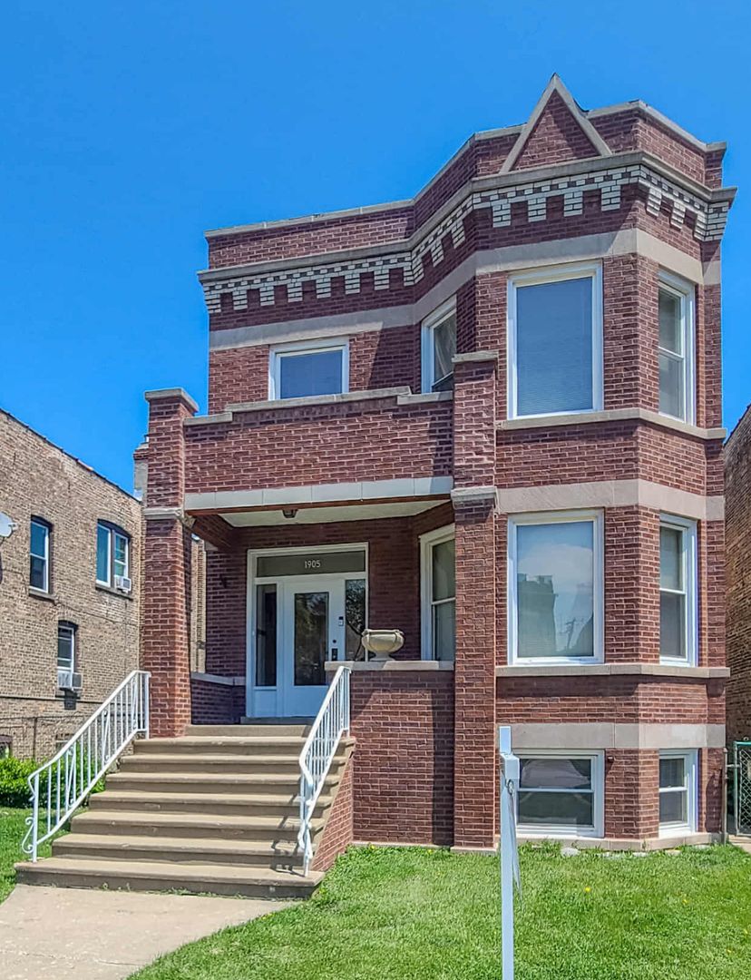 1905 Highland Avenue, Berwyn, IL 60402