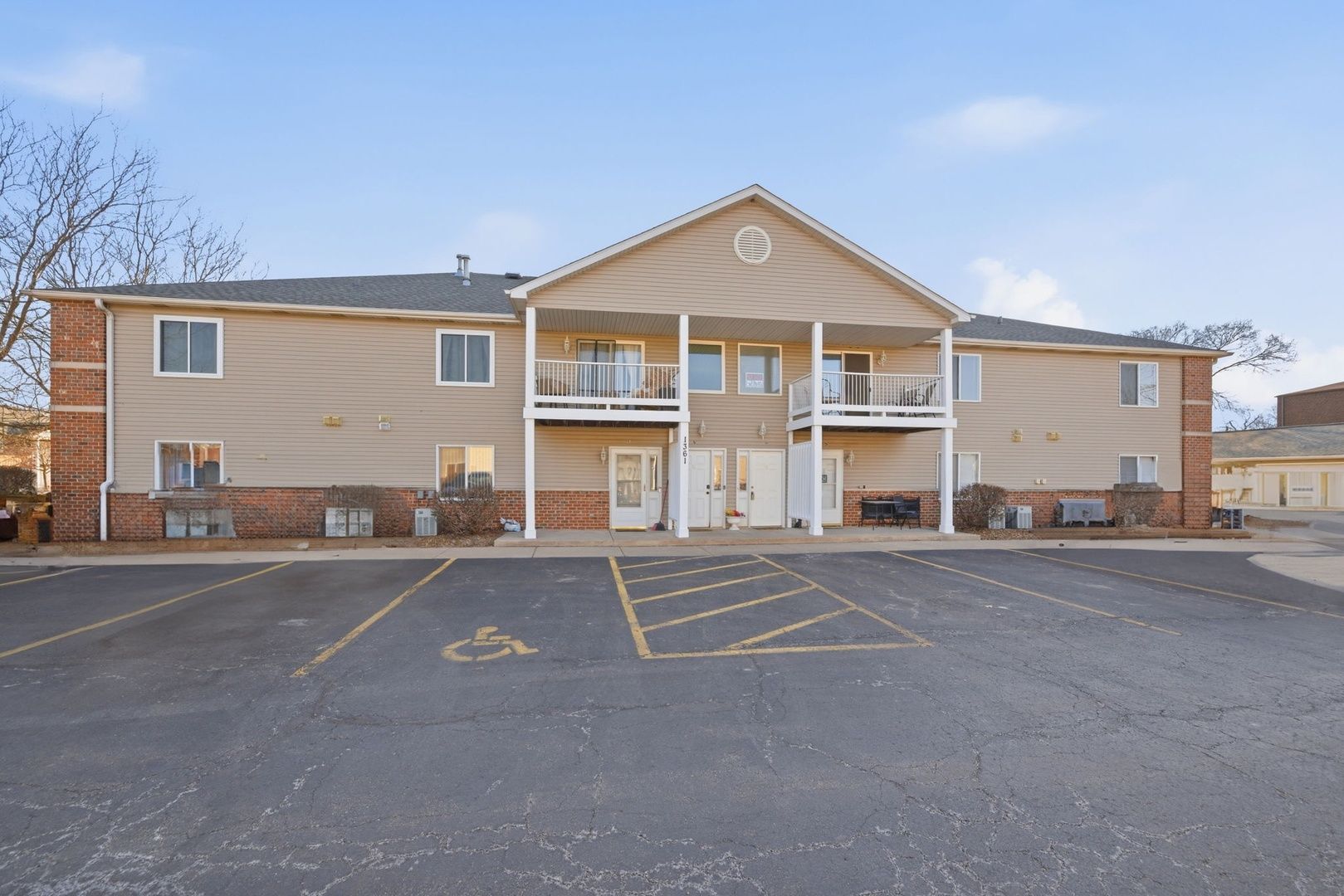 1361 Rock Run Drive #H — Crest Hill, IL 60403