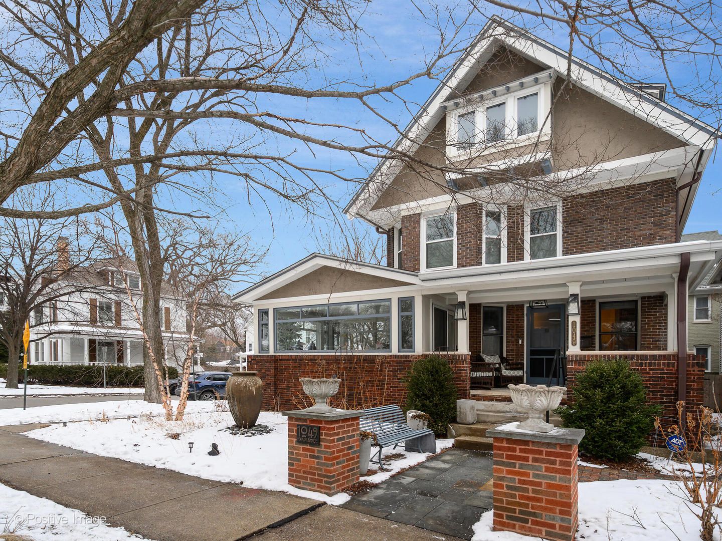 1049 Hinman Avenue — Evanston, IL 60202