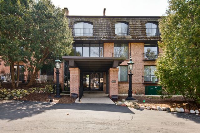 600 Russell Street, Barrington, IL 60010