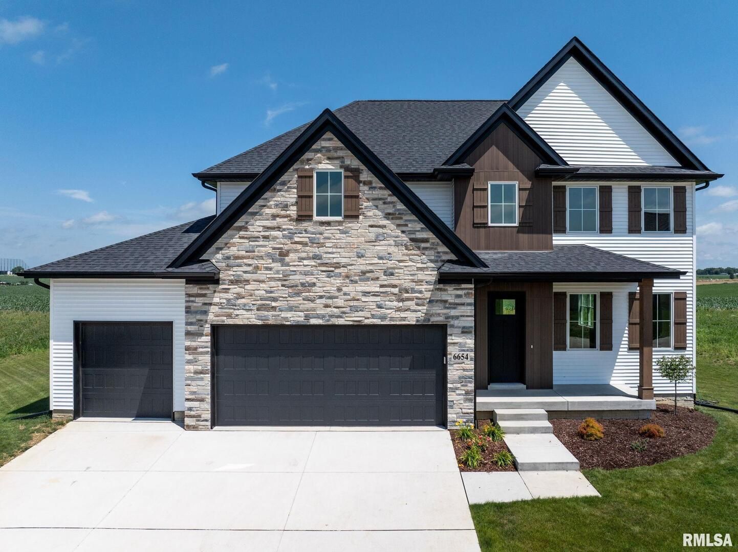 6654 Meghan Avenue — Bettendorf, IA 52722
